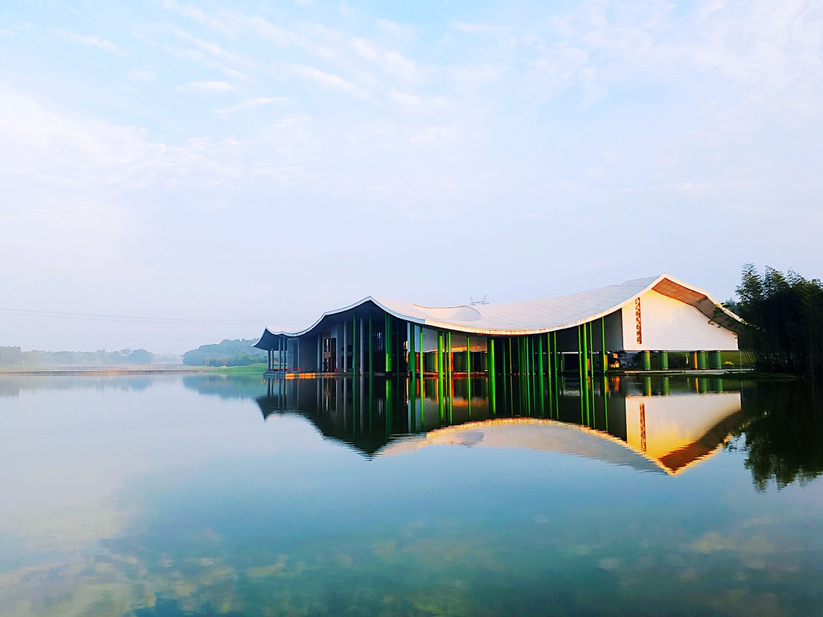 武汉-仙鹤湖-陵园墓地公墓-参考价格表一览：1、江城记忆园区墓地-价格特价墓13800元起2、传统墓地-价格31800元起3、热销墓地-价格42800元起4、精品墓地-价格53800元起5、高档墓地-价格64800元起6、豪华墓地-价格79800元起7、衫林园墓地-价格75800元起8、鹤归园墓地-价格75800元起9、馥桂园墓地-价格100800元起10、樱花园墓地-价格106800元起（本站内容及陵园价格仅供参考用，咨询电话027-88311211）湖北-仙鹤湖-陵园