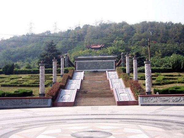 湖北武汉汉阳豪华墓地扁担山陵园墓地价格需要多少钱？芳草园扁担山公墓政策解答