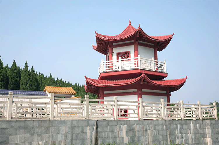 武汉流芳陵园墓地公墓价格表:墙墓墓地价格:8880,9880,10880,11880,12880坐南朝北卧碑墓地价格:29800(单穴),35800(双穴)画苑区墓地价格:49800,69800书苑区墓地价格:49800,79800,108800孝苑区墓地价格:59800,98800,99800园一区墓地价格:133800,158800(以上流芳陵园公墓价格仅供参考用,详情请咨询工作人员)武汉九峰江夏流芳陵园墓地价格