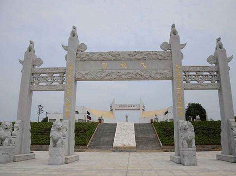 武汉九龙宫陵园墓地公墓价格表：生态环保节地葬墓地价格：6888，8888，12888，15888墙墓墓地价格：16888卧碑墓地价格：13888经济传统型墓地价格：22888，36888，428888玉兰苑墓地价格：36888，43888，75888，85888，90888，98888茶花苑墓地价格：48888，49888，56888，5888，66888桂花苑墓地价格：85888（以上九龙宫陵园公墓价格仅供参考用，详情请咨询工作人员）武汉新洲阳逻九龙宫陵园墓地价格