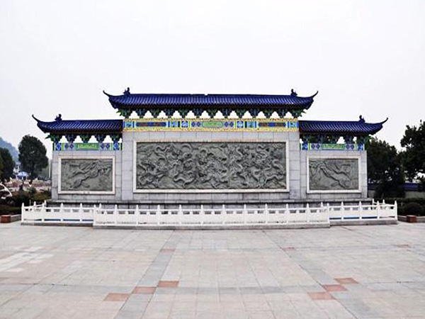 武汉蔡甸区玉笋山陵园墓地公墓价格表：热销双穴墓价格：31800传统墓地价格：39800楚秀苑墓地价格：53600，60200观景苑墓地价格：79800，89800观澜苑墓地价格：99800（以上玉笋山陵园公墓价格仅供参考用，详情请咨询工作人员）武汉蔡甸区玉笋山陵园墓地价格