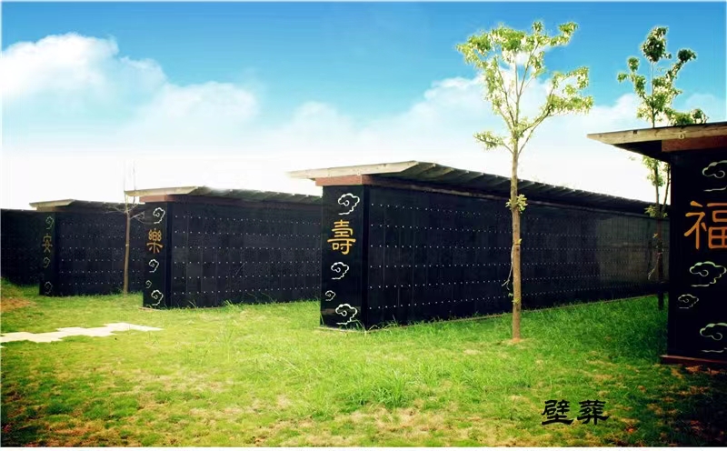 武汉长乐园陵园墙墓墓地价格，3890（单穴）18900（双穴）武汉长乐园陵园的墙墓为人们提供了别样的安息之所。长乐园陵园的墙墓价格因多种因素而异，不同的区域、材质以及设计，造就了多样化的价格区间。(本站内容及价格信息仅供参考) 购墓咨询接待员微信：zx2z999武汉黄陂长乐园陵园价格