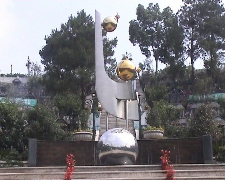 武汉九峰陵园墓地公墓价格表一览：1、紫薇苑墓地价格88800元起2、桂花苑墓地价格128800元起3、丁香苑墓地价格68800元起4、海堂苑墓地价格88800元起5、梅花苑墓地价格138800元起6、玉兰苑墓地价格158800元起（九峰陵园价格仅供参考用）购墓咨询接待员微信：zx2z999